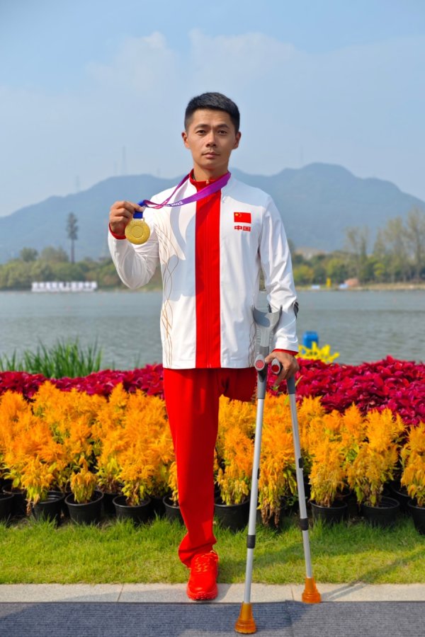 旺发速配 他背对终点，却掌控全局——听奥运老将余立讲述残奥赛艇如何比